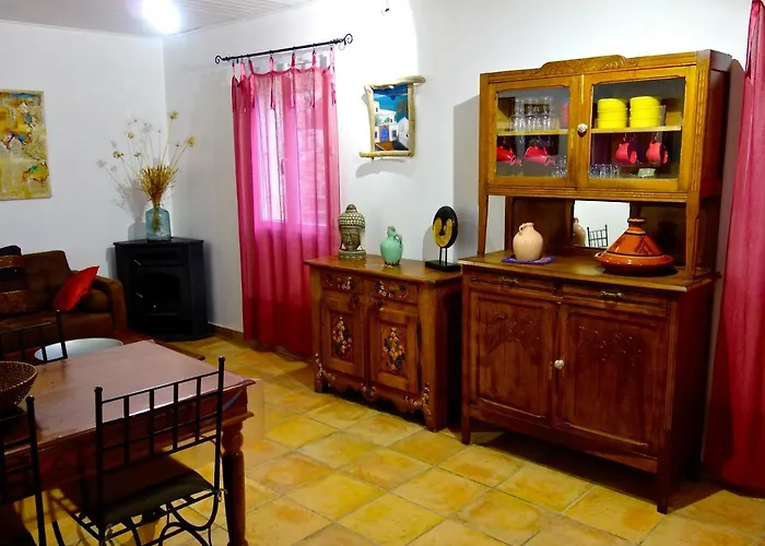 A Chiosella Couette-café Corbara